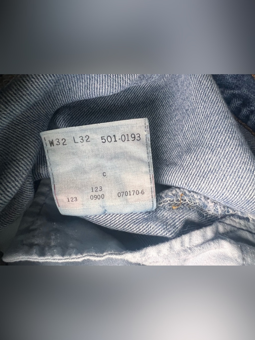 Vintage Levi's 501 button fly medium blue jeans Men’s 32x32 made in Hong Kong - Picture 9 of 9